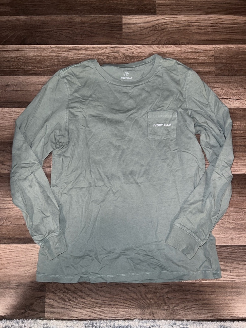 ivory ella women’s Long Sleeve Pocket Tee - Sage